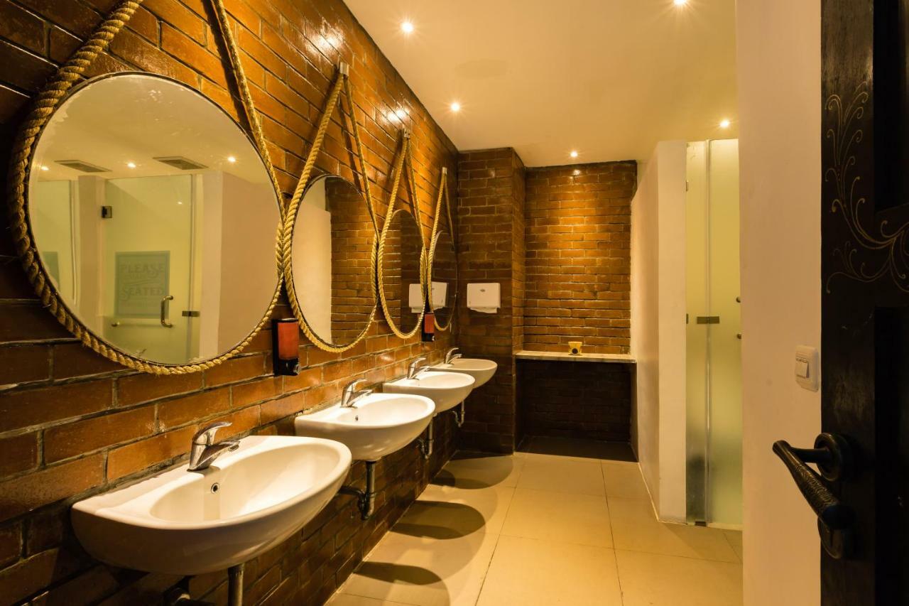 D'Gobers Hostel Seminyak By Gumilang Hospitality Exterior foto